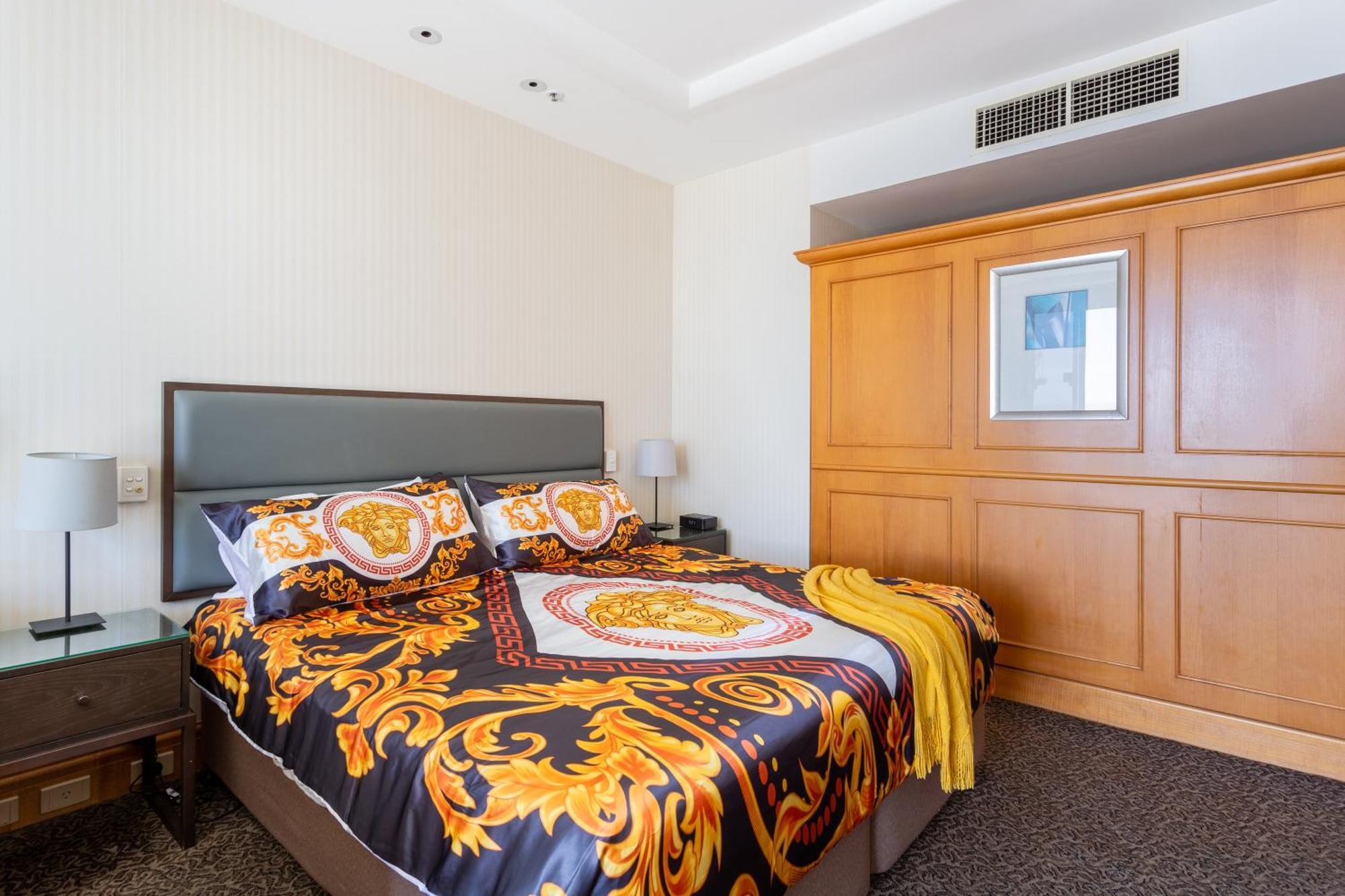 Luxury Privately Owned Ocean View Studio Apartments At O4Ks Gold Tower Gold Coast Bilik gambar